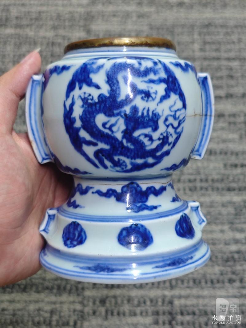 明成化 青花龙纹出戟花觚 - 图5